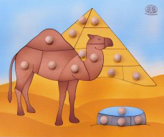 Kamel mit Pyramide